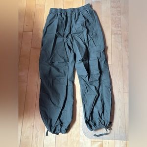 Army Green Parachute Cargo Pants (NEED GONE)